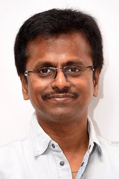 A.R. Murugadoss interpretando a 