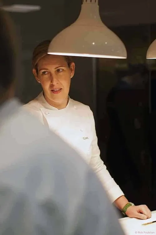 Clare Smyth interpretando a 