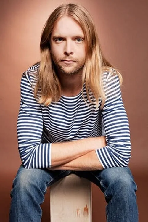 James Valentine interpretando a 