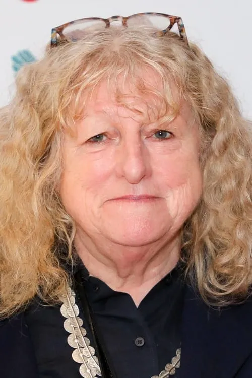 Jenny Beavan interpretando a Self