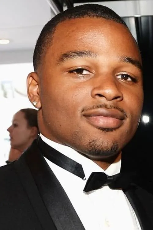 Keenan Coogler interpretando a Cato