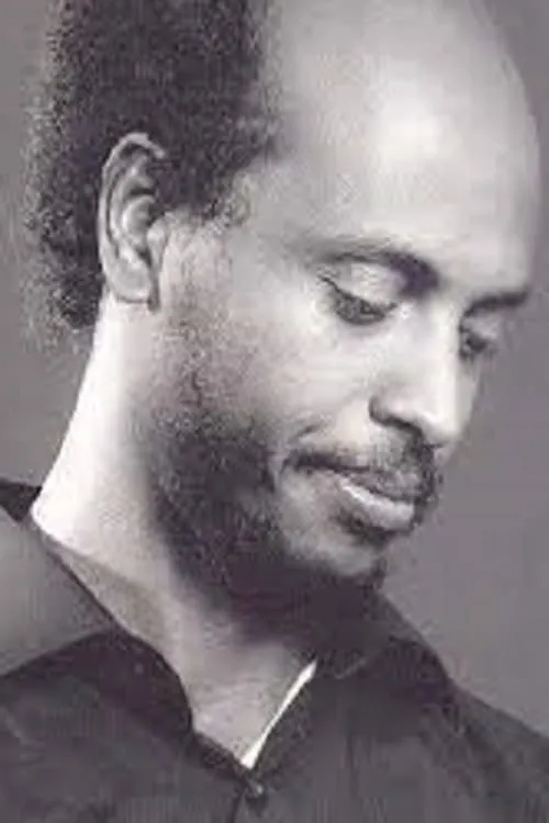 Miki Tesfaye interpretando a 