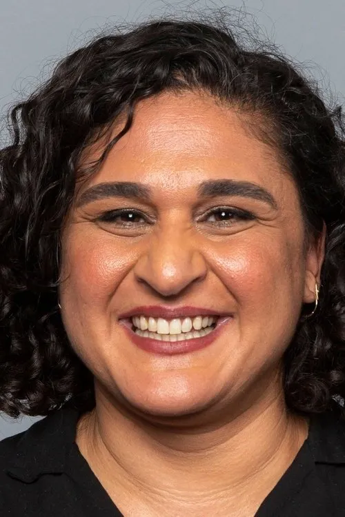 Samin Nosrat interpretando a 