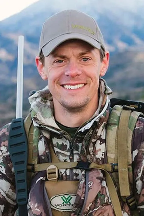 Steven Rinella interpretando a 