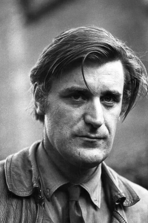 Ted Hughes interpretando a 