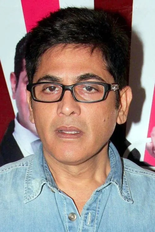 Aasif Sheikh interpretando a Police Inspector