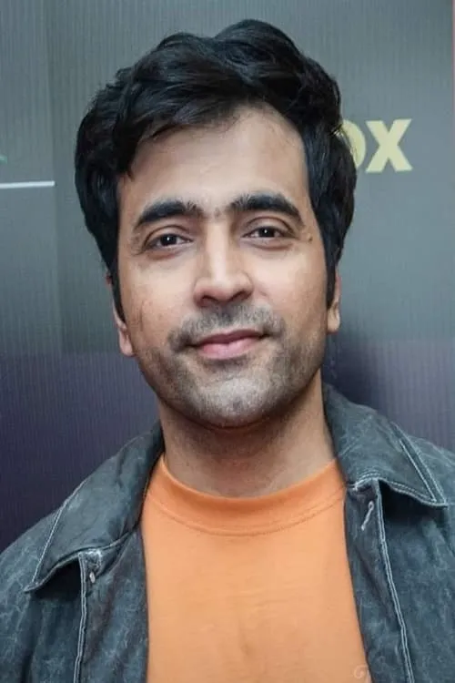 Abir Chatterjee interpretando a Self