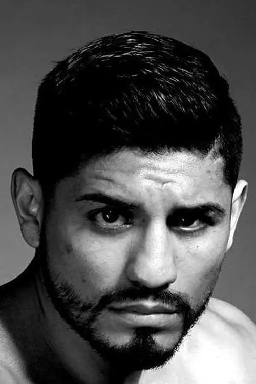 Abner Mares interpretando a Self