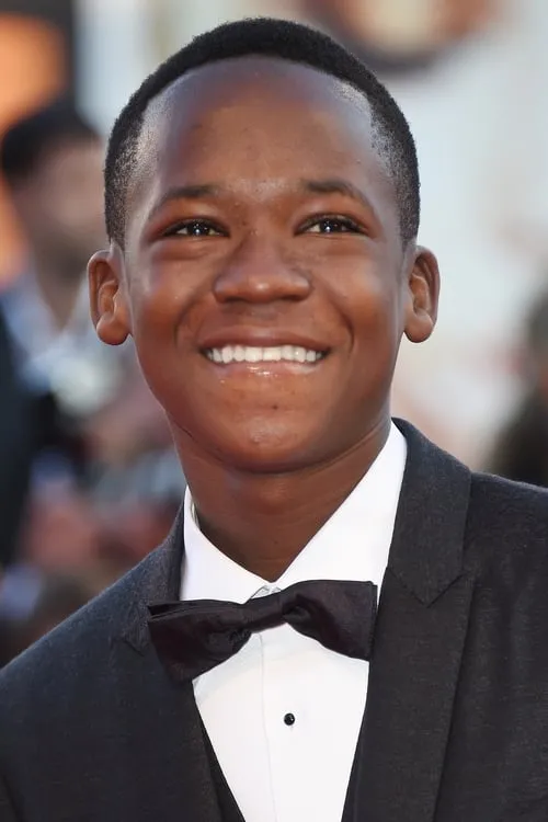 Abraham Attah interpretando a Dayo Ayodele