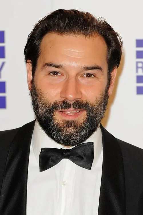 Adam Buxton interpretando a Himself