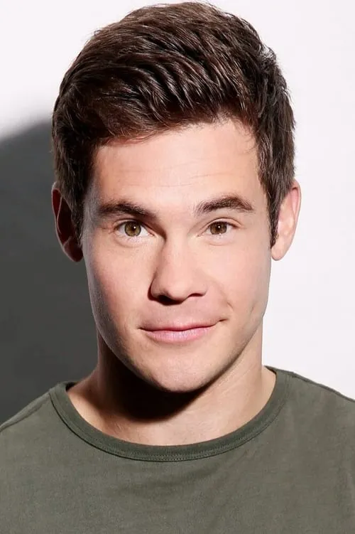 Adam Devine interpretando a Steve Wolf