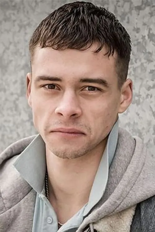 Foto de perfil del actor Adam Long en el reparto