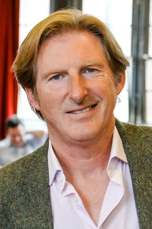 Adrian Dunbar interpretando a Frank O'Connor