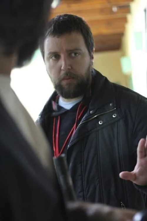 Adrián García Bogliano interpretando a Self - Filmmaker