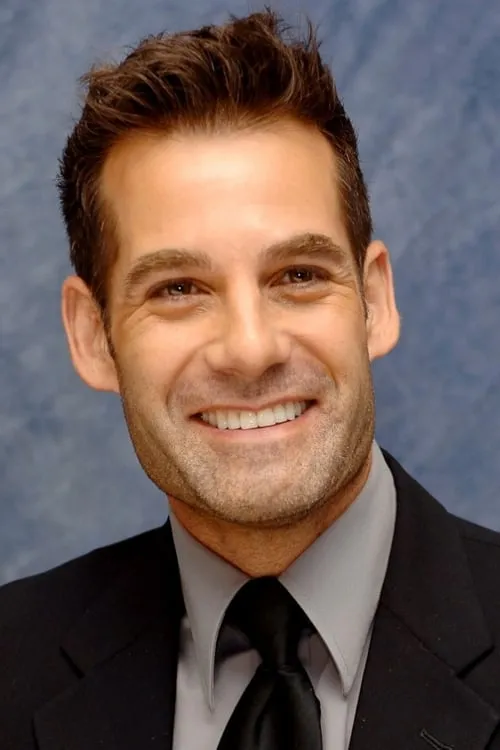 Adrian Pasdar interpretando a Chase Leonard