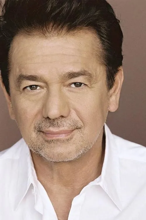 Adrian Zmed interpretando a Lance Long