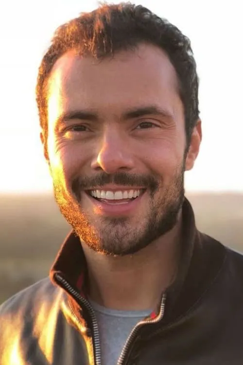 Actor Adriano Toloza