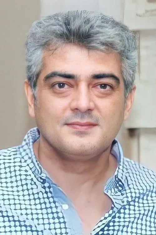 Ajith Kumar interpretando a Surya