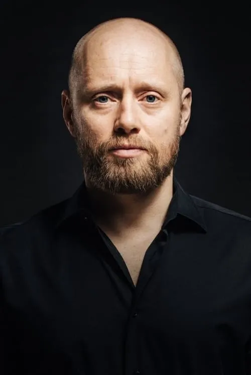 Aksel Hennie interpretando a Jonny Vang