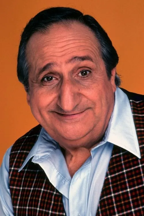 Al Molinaro interpretando a Gangster