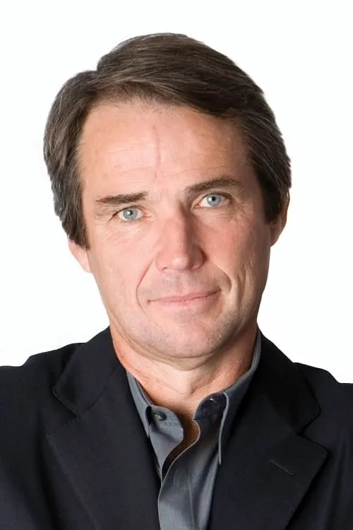 Alan Hansen interpretando a Himself