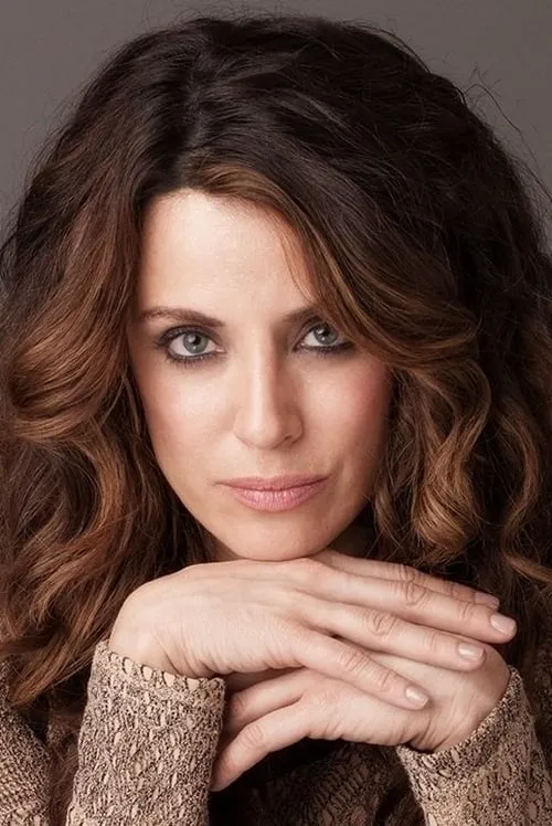 Alanna Ubach interpretando a Elizabeth