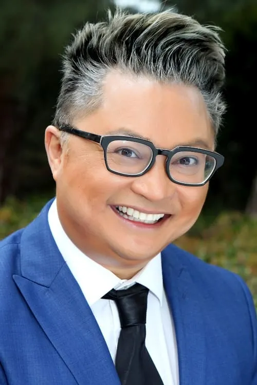 Alec Mapa interpretando a Gary