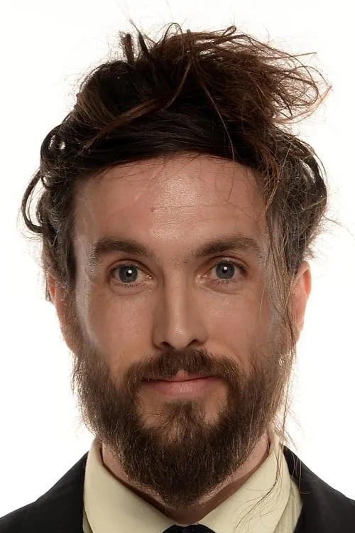 Alex Ebert interpretando a Himself