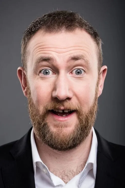 Alex Horne interpretando a Himself - Presenter