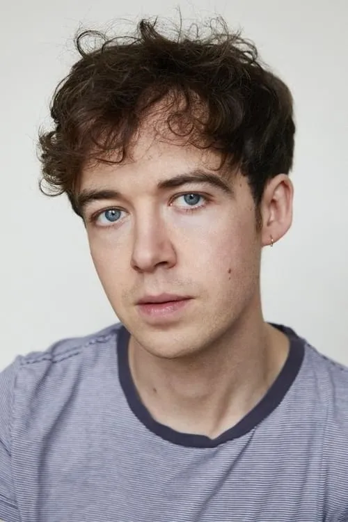 Alex Lawther en el reparto