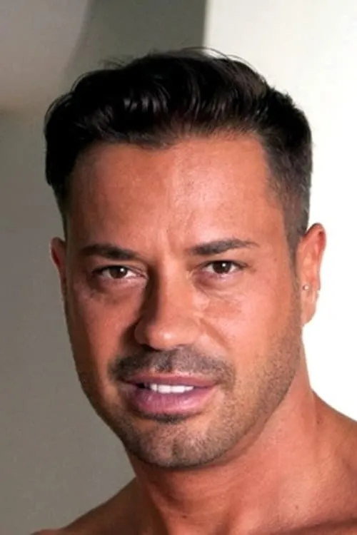 Actor Alex Magnum