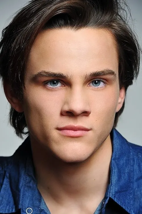 Foto de perfil del actor Alex Neustaedter en el reparto