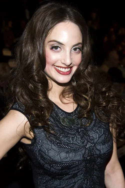 Alexa Ray Joel interpretando a Self