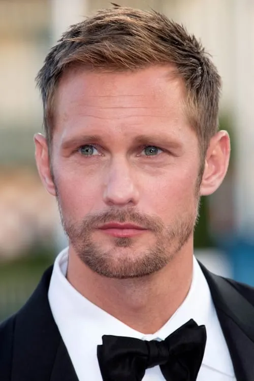 Alexander Skarsgård interpretando a Nisse