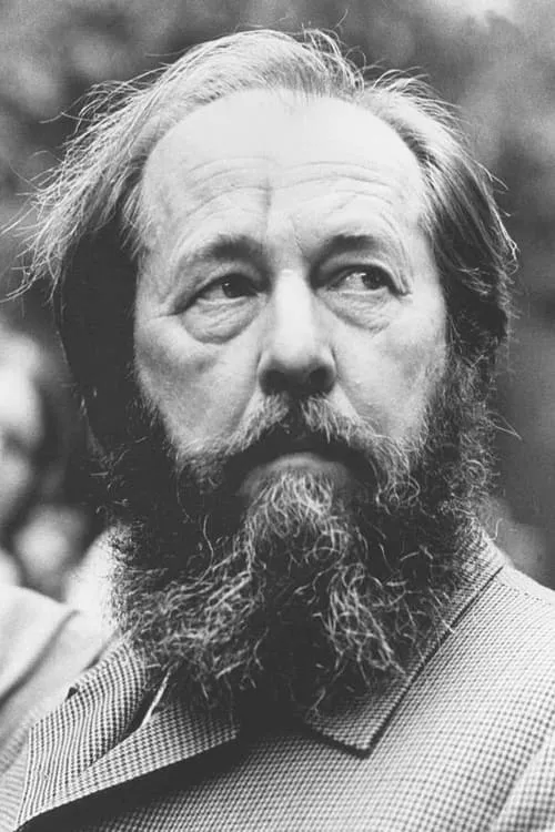 Alexandr Solzhenitsyn interpretando a Self - Writer (archive footage)