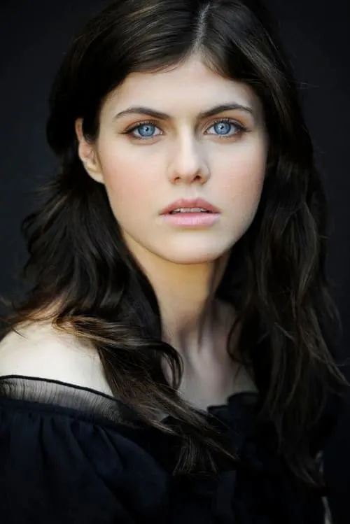 Alexandra Daddario interpretando a Kim