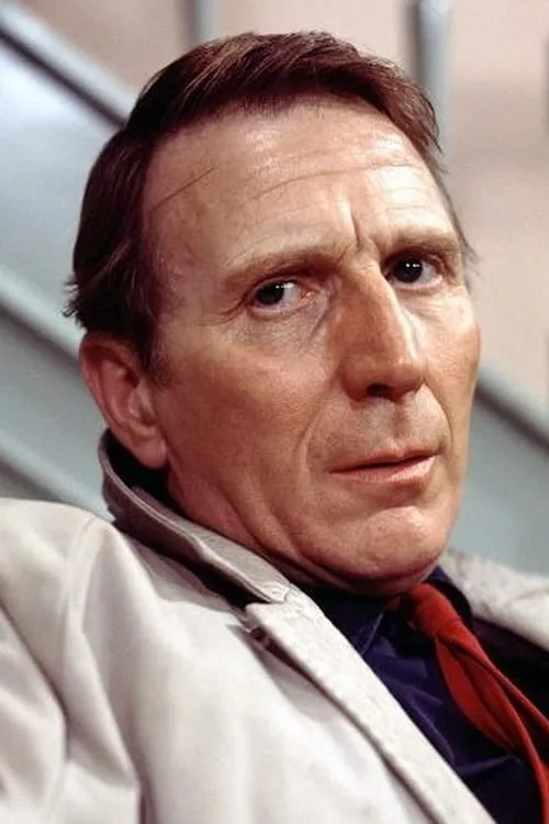 Alfred Burke interpretando a Capt. Ritter