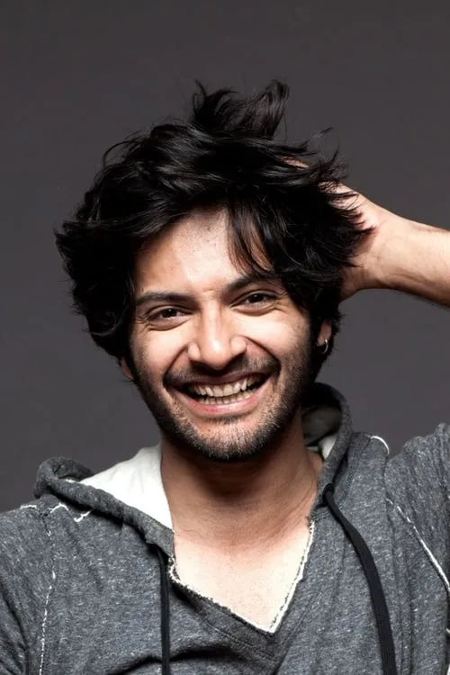 Ali Fazal interpretando a Kabir