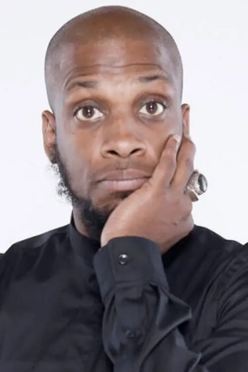 Ali Siddiq interpretando a Self