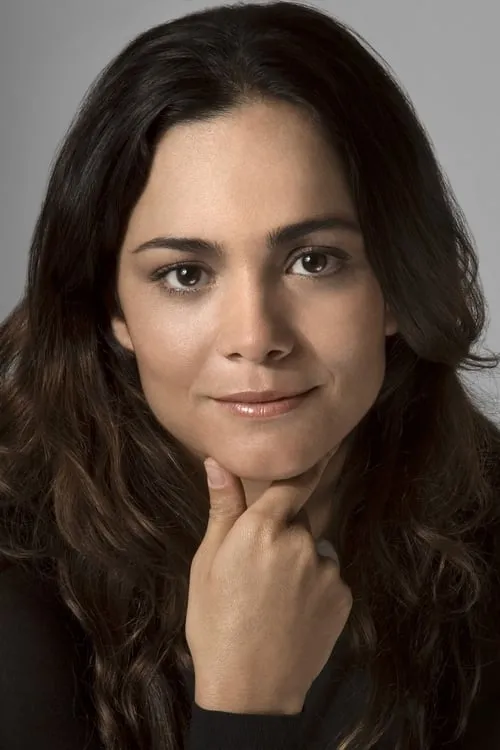 Alice Braga interpretando a Olivia