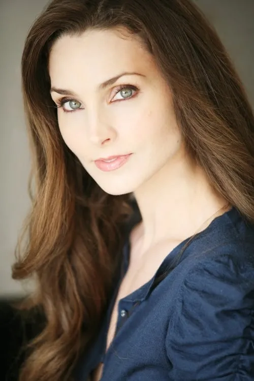 Alicia Minshew interpretando a Sarah Webber