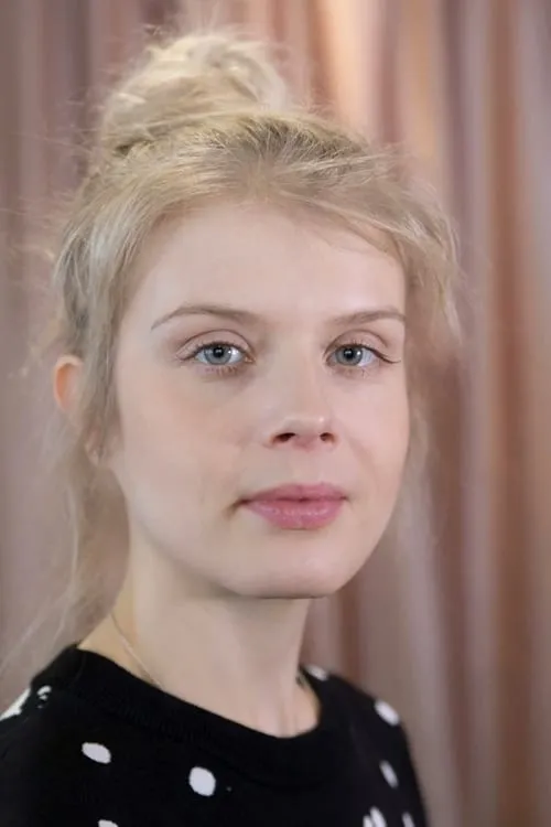 Actor Alina Tomnikov