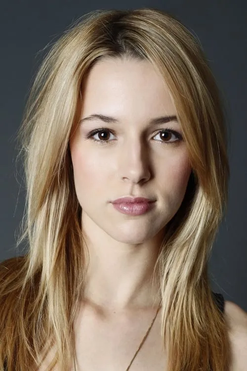 Alona Tal interpretando a Liz