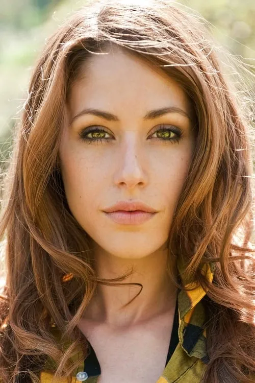 Actor Amanda Crew