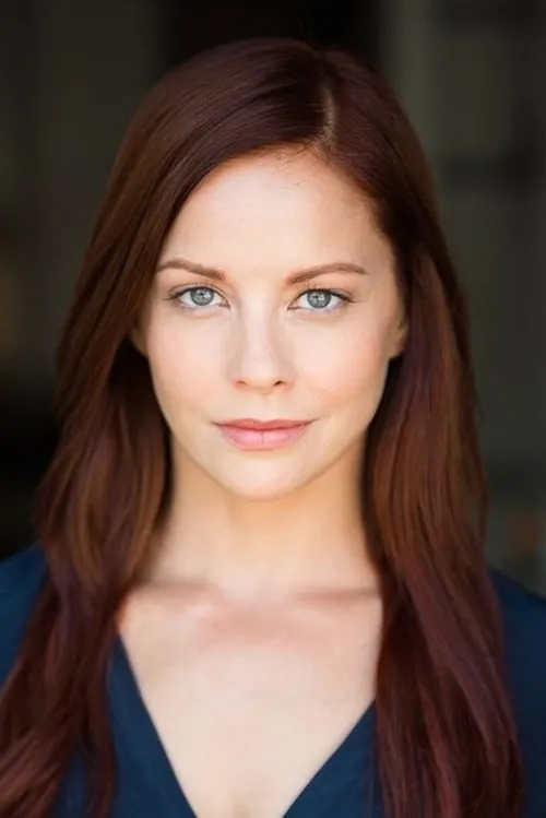 Amy Paffrath interpretando a Natalie