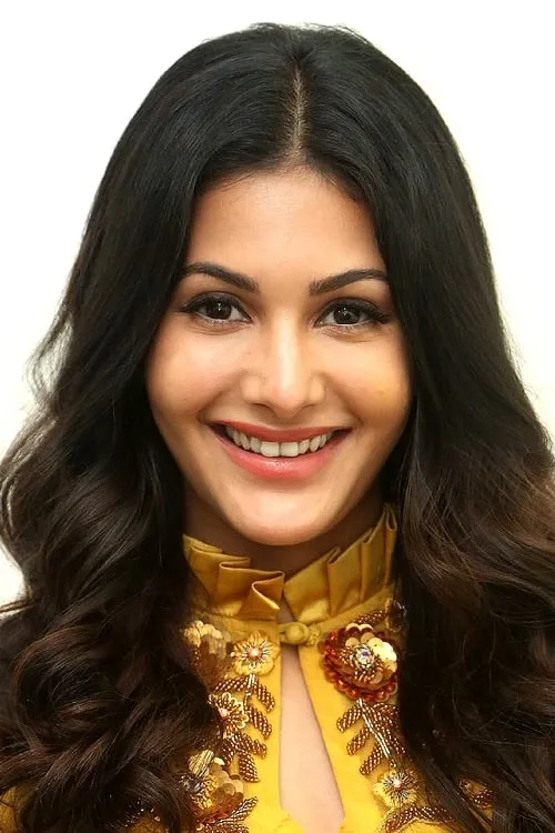 Amyra Dastur en el reparto