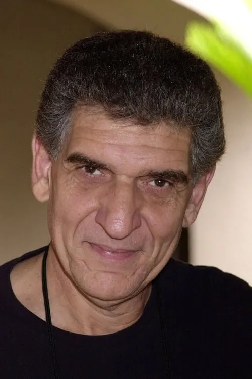 Andreas Katsulas interpretando a Andreas Tikides