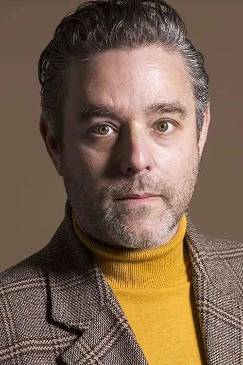 Andy Nyman interpretando a Leo Leitner