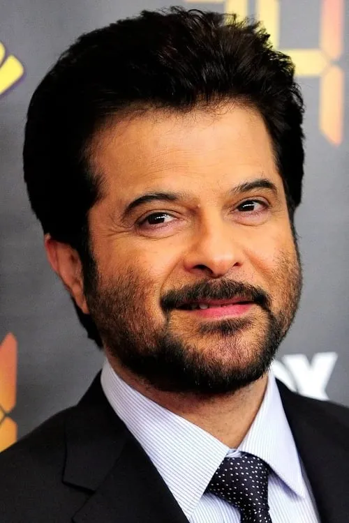 Anil Kapoor interpretando a Amar Singh