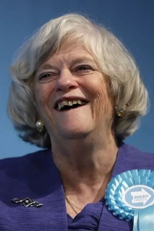 Ann Widdecombe en el reparto